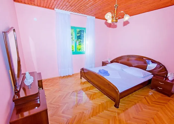 Mladenka Apartman *