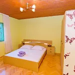 Mladenka Апартаменты Трогир